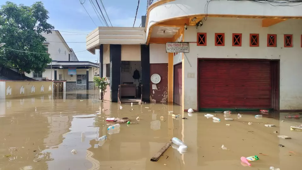 Lurah Petir Ungkap Penyebab Banjir Cipondoh
