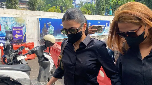 Ratu Sofya Laporkan Produser Film ke Polda Metro Jaya