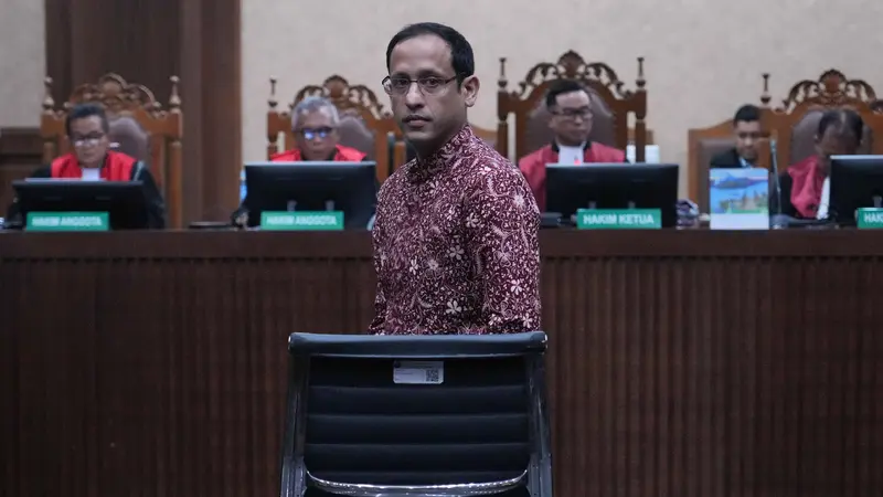 Sidang Vonis Nadiem Diwarnai Mawar Kuning dan Air Mata